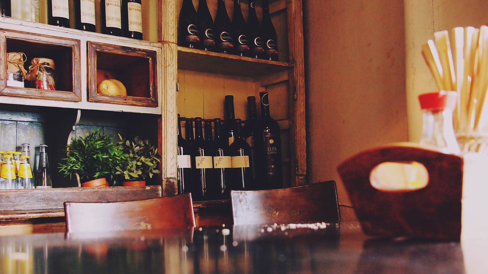 restaurant-2617480_1920